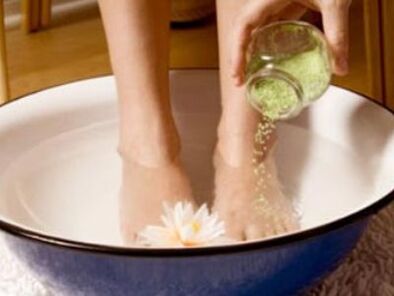 Steam your feet before using home remedies for onychomycosis.